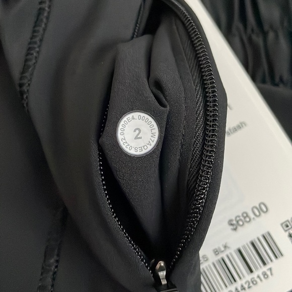 NWT Lululemon Track That Mid Rise Short 5" Lined 
Black Size 2 - Picture 6 of 8